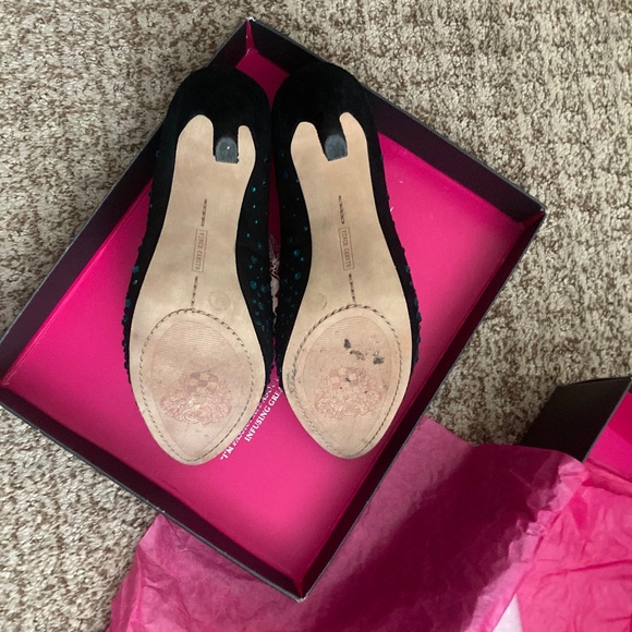 Vince Camuto Crane Embellished Pump -  Size 8 - Picture 5 of 6